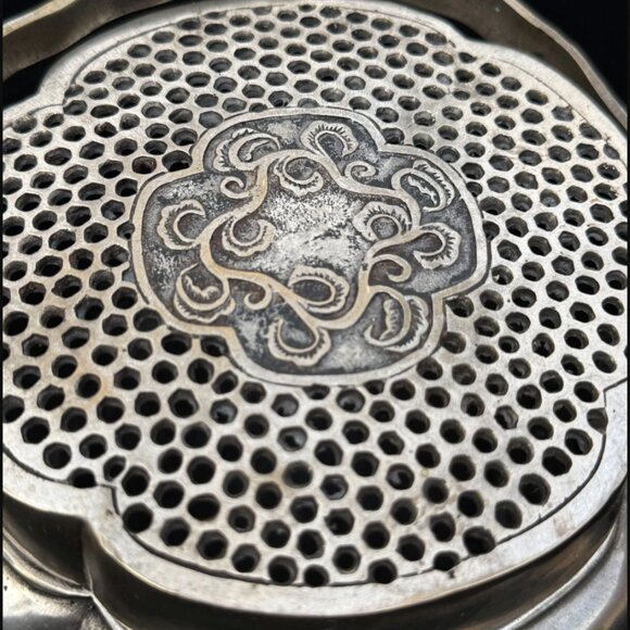 Antique Chinese White Bronze Hand Warmer Signed, Ornate Relief Scene Qing Style - Picture 11 of 12